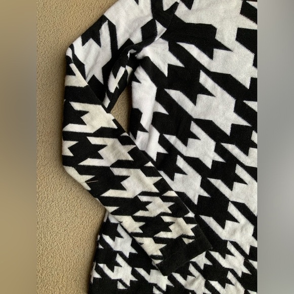 ESCADA Houndstooth Knit Pullover Women’s Sweater Size Medium - Picture 16 of 16